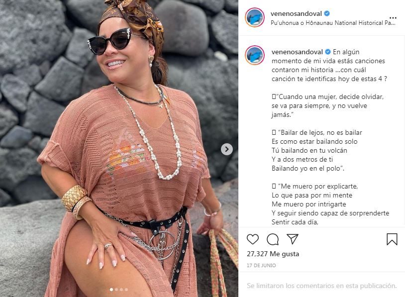 VIDEO: Carolina Sandoval “La Venenosa” es criticada por olerse la mano tras  arreglarse la tanga