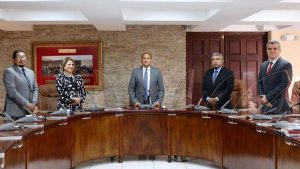 La Corte tiene acuerdo para aumentar salario de magistrados $2,500 y retirar a más jueces, según El Faro