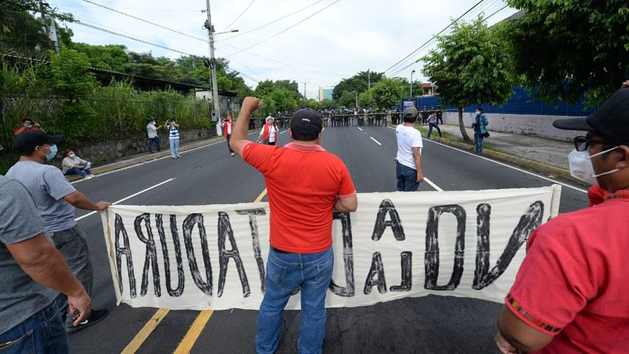 manifestacion-fmln-apoyo-a-funcionarios-detenidos17