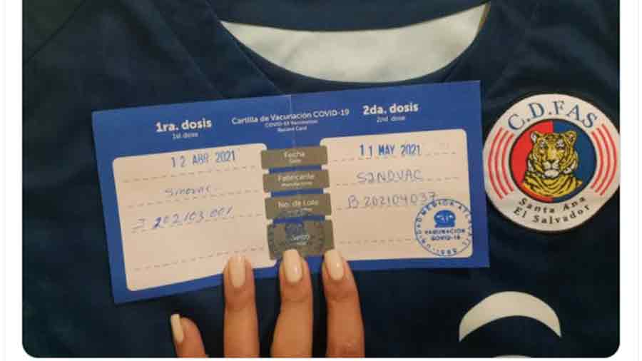 Fanáticos de FAS y Alianza comparten cartillas de vacunas contra el COVID-19 para regresar a estadios - Vimarsana News