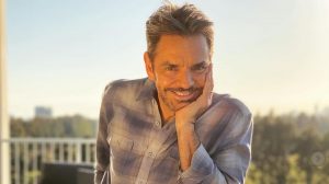 Eugenio Derbez levanta sospechas de participar en la serie de Chespirito