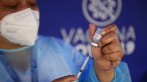 "No se ha comprobado su efectividad", médico internista cuestiona eventual resultado de cuarta dosis de vacuna anticovid