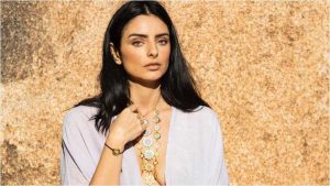 Aislinn Derbez