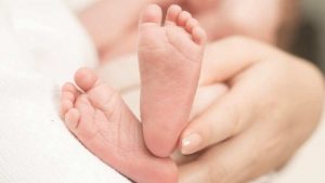 Detienen a enfermera por muerte de bebés en Argentina
