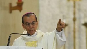 “El derecho a manifestarse pacíficamente y sin armas no está suspendido”, afirma Cardenal Gregorio Rosa Chávez