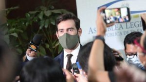 Diputados de Nuevas Ideas adelantaron criterio diciendo que van a aprobar algo que no conocen, dice Johnny Wright en relación a reformas económicas de Bukele