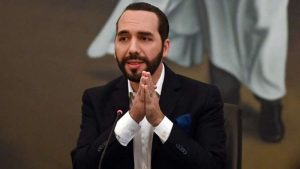 Bukele rompe el silencio en temas internacionales para volver a burlarse de Biden