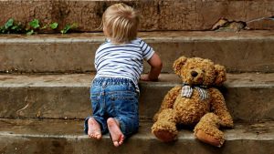 Mujer asfixió a su hijo de dos años usando una almohada tras un arranque de ira