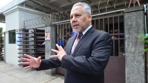La comunidad internacional “no debería reconocer a un gobierno”, producto de una reelección, argumenta Enrique Anaya