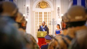 En septiembre, Bukele muestra discursos y actos autoritarios