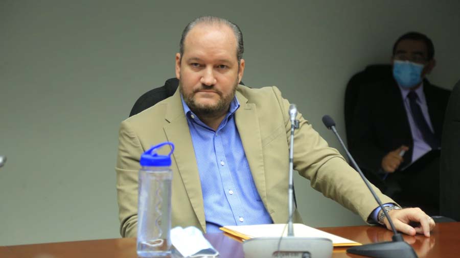 Federico Hernández declara en comisión que investiga “sobresueldos” -  Noticias de El Salvador
