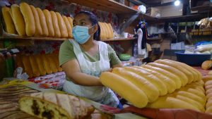 Precio del trigo rompe récord por ataque a Ucrania; el pan se pondrá más caro