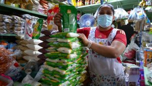 La canasta básica en El Salvador subió entre $14 y $16 en un año