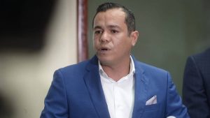 El Salvador se convierte en el segundo país de Latinoamérica con más riesgo de impago; ministro lo niega