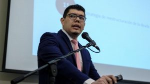 "Sin fuentes de financiamiento los riesgos para El Salvador de caer en impago se van incrementando", señala economista