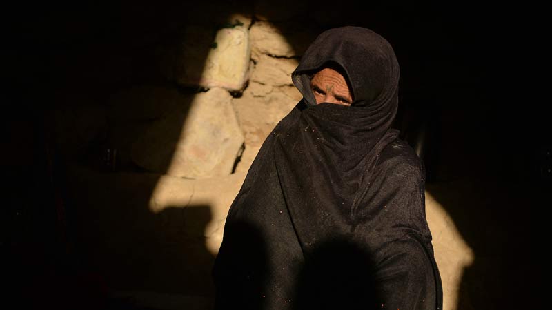 Afganos venderan hijas pequemas por comida (1)