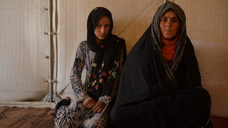 Afganos venderan hijas pequemas por comida (2)
