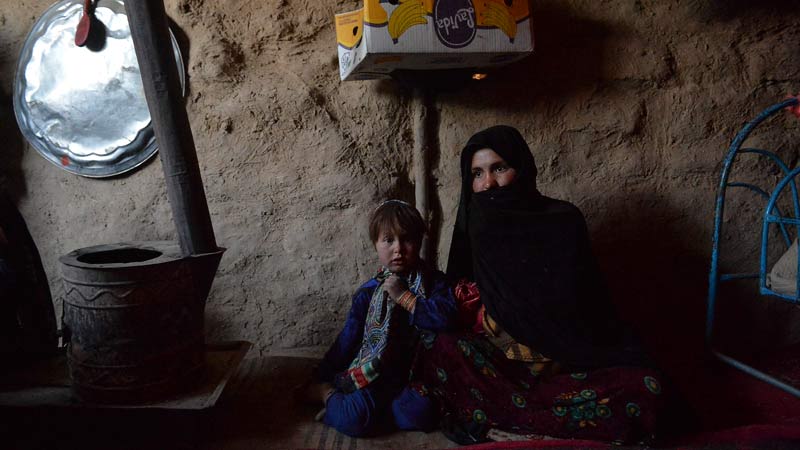 Afganos venderan hijas pequemas por comida (8)