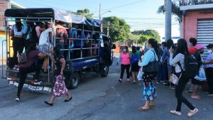 Rutas de buses en La Libertad sin servicio porque las pandillas les exigen más dinero de extorsión
