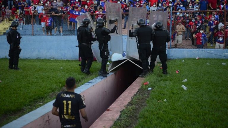 VIDEO Jugadores De FAS Y Alianza Protagonizan Bronca En Los Banquillos 