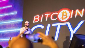 "El entorno del mercado para emitir bonos Bitcoin no es favorable", advierte economista