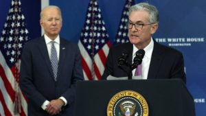 La Fed podría subir sus tasas "más agresivamente" si fuera necesario, afirma Powell