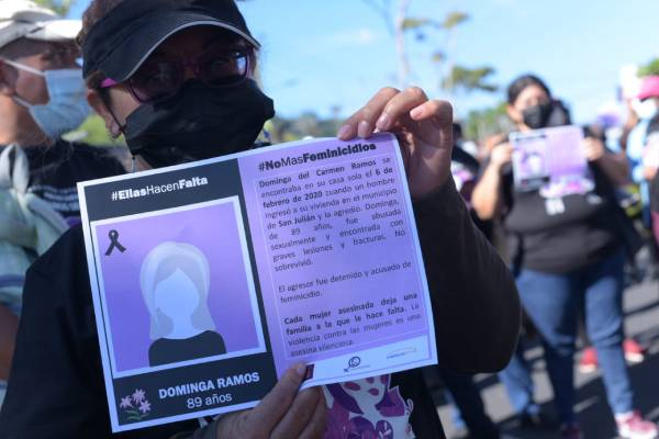 protesta-feminicios-desaparecidas-fiscalia (18)