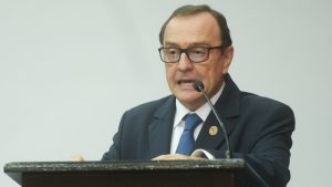 Bukele y su círculo abusan de mentiras y falsedades, dice rector de la UCA
