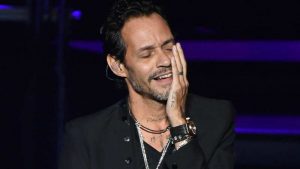 Así reaccionó Marc Anthony tras recibir un botellazo durante un concierto en Colombia