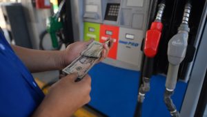 ¿Cuánto le costará a El Salvador la fijación del precio de los combustibles por dos meses?