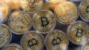 Rusia podría utilizar el Bitcoin para evadir las sanciones tras la invasión a Ucrania, según CNN