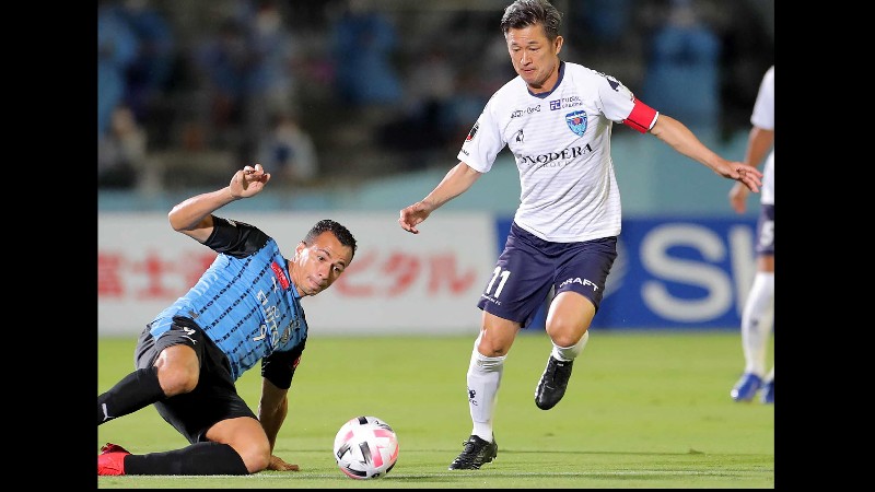 Aos 56 anos, o japonês seguirá no futebol profissional