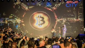 El FMI dice que acuerdo con El Salvador requiere más discusión sobre el Bitcoin