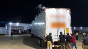 Un camión con 40 inmigrantes centroamericanos vuelca en Chiapas, México, dejando varios heridos