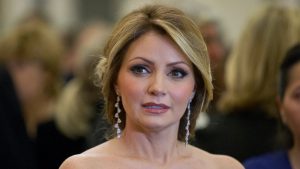Angélica Rivera criticada por el inapropiado vestido que usó en el compromiso de su hija