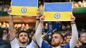 Wembley se viste de azul y amarillo en apoyo de Ucrania en final de Copa de la Liga inglesa