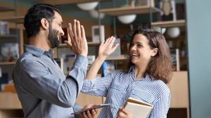 EE.UU. convoca a concurso para becas a líderes estudiantiles