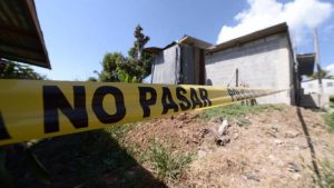 PNC y Fiscalía reanudan excavaciones en casa de expolicía en Cojutepeque