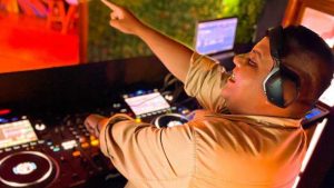 “Gracias por confiar en mi trabajo”. El salvadoreño DJ Sabrosón emocionado por ser parte de concierto de Christian Nodal