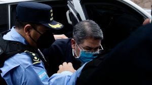 Juez ordena prisión provisional para el expresidente de Honduras, a quien EE. UU pide en extradición por delitos de narcotráfico