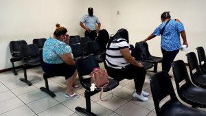 Testigos confirman que pandilleros cobraron ilegalmente $300 del bono en cuarentena, según Fiscalía