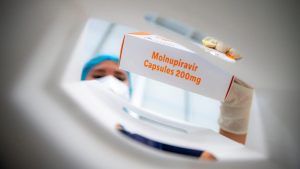 Gobierno distribuye molnupiravir para tratar covid, pero el medicamento aún está en fase experimental
