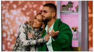 VIDEO. Maluma se arrodilló para "pedirle matrimonio" a Jeniffer López y así reaccionó la cantante