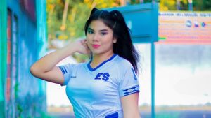 ¡Toda una celebridad! La tamalera más famosa de El Salvador llega a los 100 mil fans en Instagram