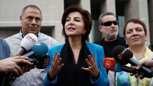 Regímenes autoritarios ahogan libre expresión criminalizando tuits y refranes de periodistas
