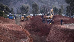 El angustiante y desesperado rescate de Rayan, el niño de 5 años que hace tres días cayó a un pozo de 32 metros