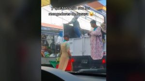 Viralizan clip de empleados del tren de aseo de Soyapango que trabajan disfrazados