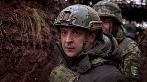 El divertido momento que Volodymyr Zelensky protagonizó frente a periodistas y se ha hecho viral