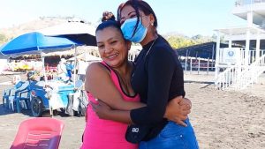 VIDEO. Con revelador traje de baño Yanira Berríos baila junto a la bella minutera del Majahual