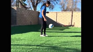 VIDEO. Chica salvadoreña en EE.UU. muestra su excelso dominio de balón y se hace viral